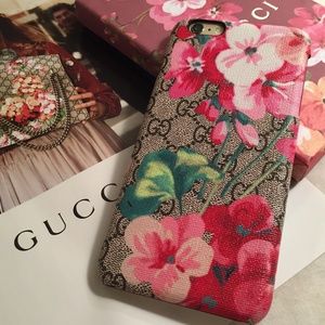Floral design case for iPhone❣❣